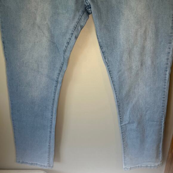 Kenneth Cole Men's Light Wash Regular Fit Size 42 x 32 - Picture 12 of 14